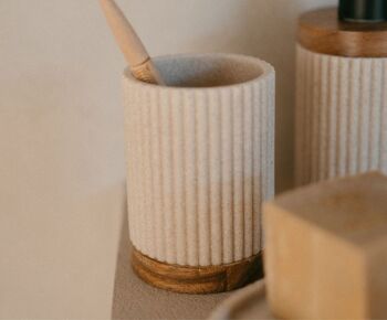 Porte-brosse à dents salle de bain bois et résine beige 3