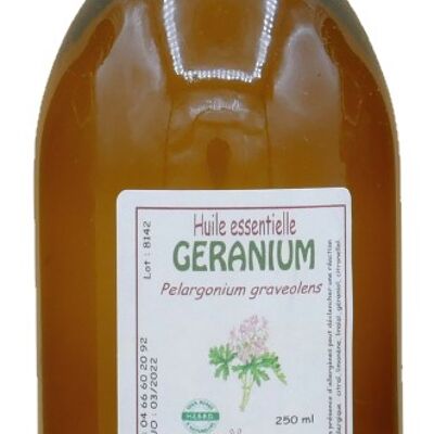 250 ml di olio essenziale di geranio