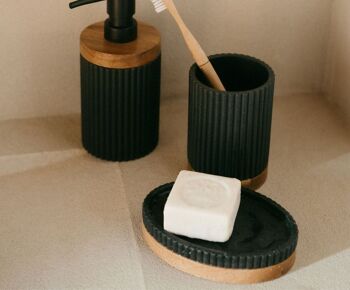Porte-savon de salle de bain en bois et résine noire 3
