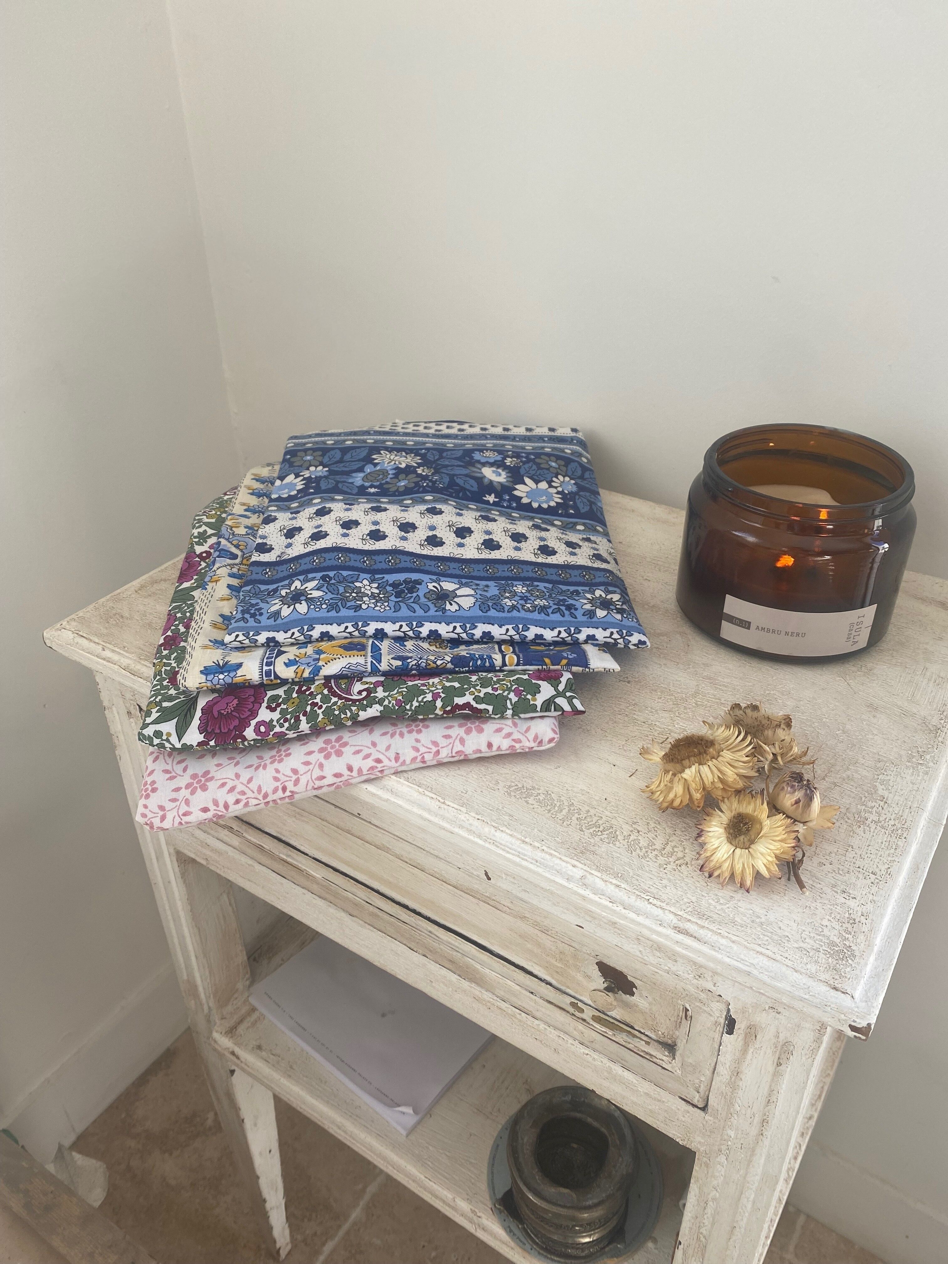 Hot water bottle with organic flax seeds