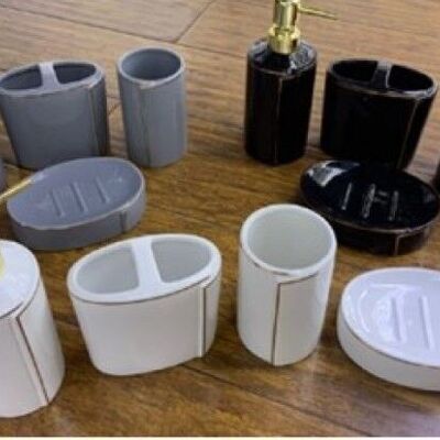 Set di 4 accessori da bagno in ceramica in grigio/nero/bianco (può essere scelto qualsiasi colore) in scatola