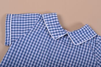Chemise manches courtes en vichy bleu denim, col mac milan, passepoil blanc 6