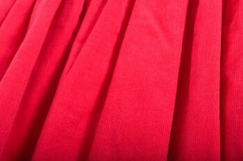 Robe en velours côtelé rouge smocké.  Dernière taille 12M 8