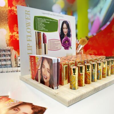 84 lipsticks in 12 colors incl. display and standee | The best gift idea for every occasion