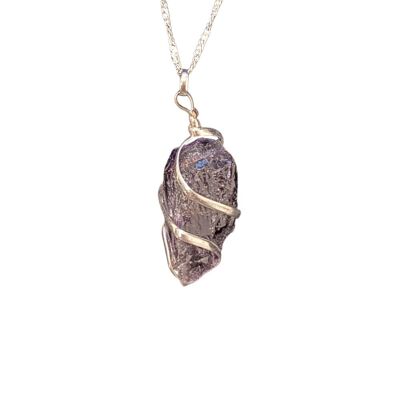 Halskette mit grob geschliffenem Kristallanhänger, Amethyst