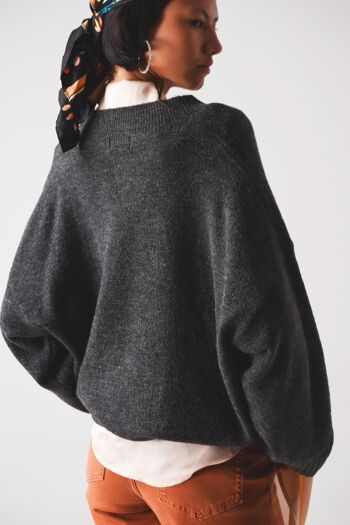 Robe pull oversize à col en V en gris 3