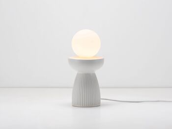 Lampe de table en céramique nervurée Sandshell 6