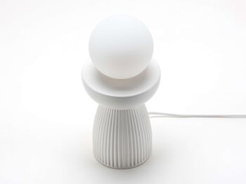 Lampe de table en céramique nervurée Sandshell 8