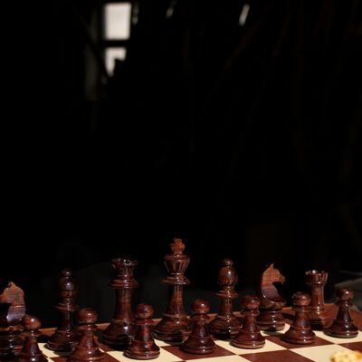 Pièces d'échecs Staunton Europa nº 5 - ACAJOU BRILLANT