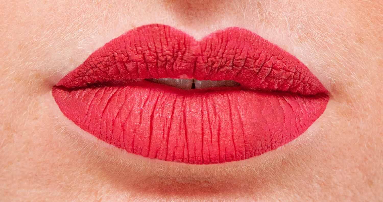 Plumping Lipsticks – Metal Lip Booster – Deal with the Devil