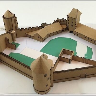 Maquette du Château de Blandy les Tours -77 Version carton