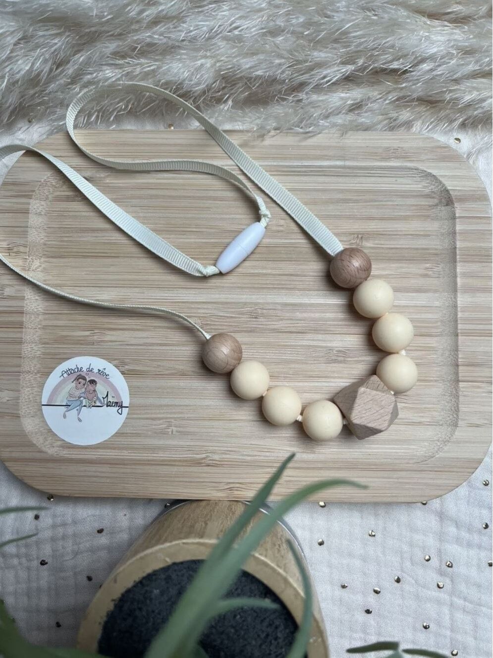 Collana da allattamento color crema