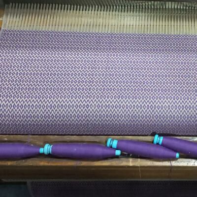 Tela de algodón 1931 duna/violeta