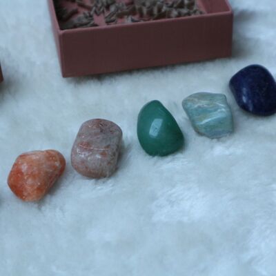 Chakra engastado con piedras rodadas