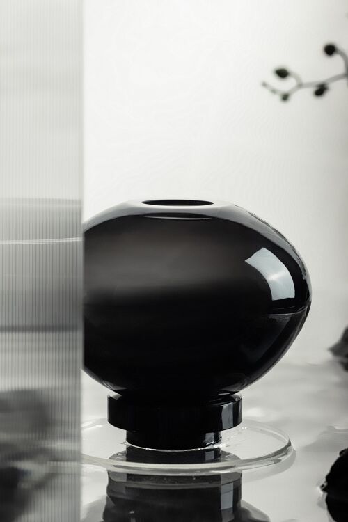 Vase ball shape innovative design, black glass, RUD00ZW