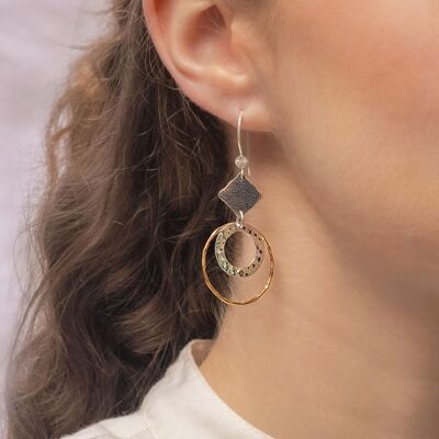 Boucles d'oreilles pendantes en forme de cercle texturé et de diamant à deux tons organiques