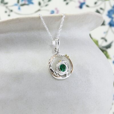 Pendentif émeraude circulaire en argent et or fait à la main