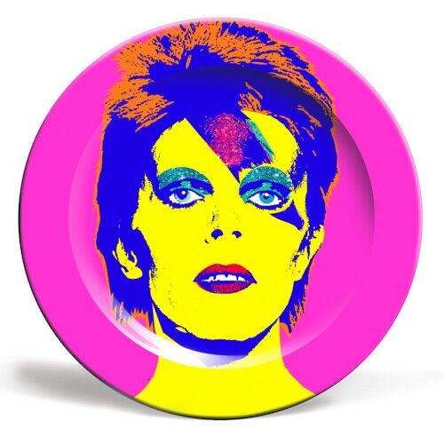 Plates 'Dave' by Wallace Elizabeth