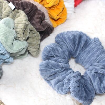 blauer Samt-Scrunchie