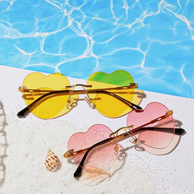 Getönte Strand-Sonnenbrille mit Herzrahmen