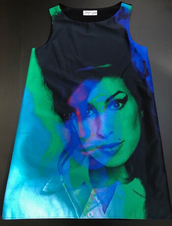 robe iconique Amy Winehouse en couleurs / colors Amy Winehousei conic dress 2