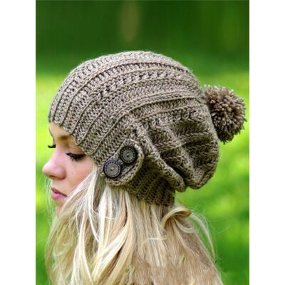 Cappello lavorato a maglia con bottoni di lana