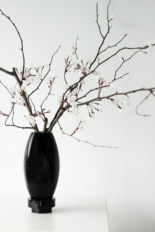 Modern vase, innovative design, black high end glass. RUD30
