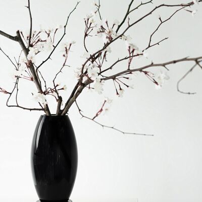 Moderne Vase, innovatives Design, schwarzes High-End-Glas. RUD30