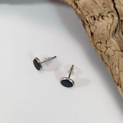 Upcycled rubber ear stud