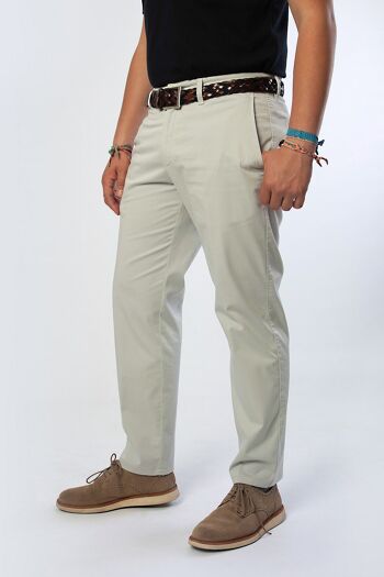 Pantalon chino stretch en satin kaki. 6