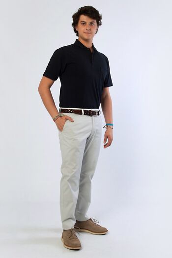 Pantalon chino stretch en satin kaki. 7