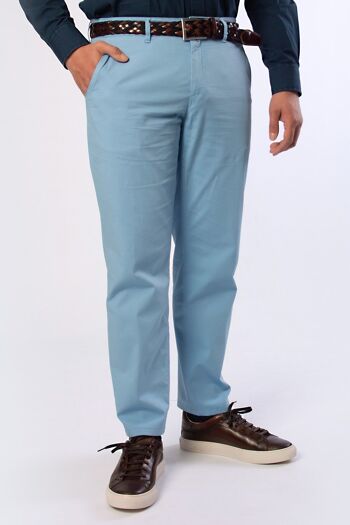 Pantalon chino stretch en tissu microstructure rhomboïde bleu marine. 2