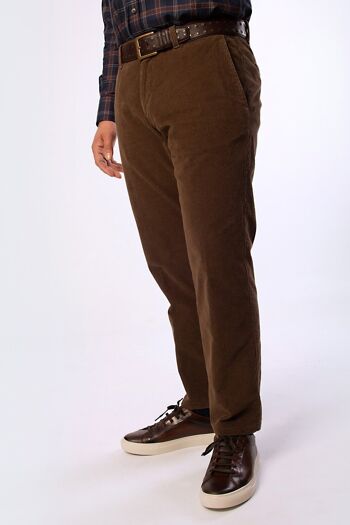 Pantalon chino en velours côtelé marron clair 8