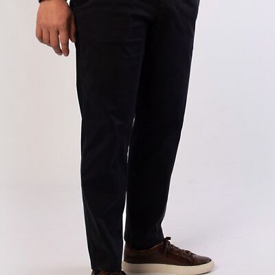 Winter stretch chinos in brown satin fabric.