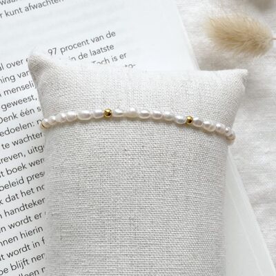 handmade freshwater pearl bracelet zoe