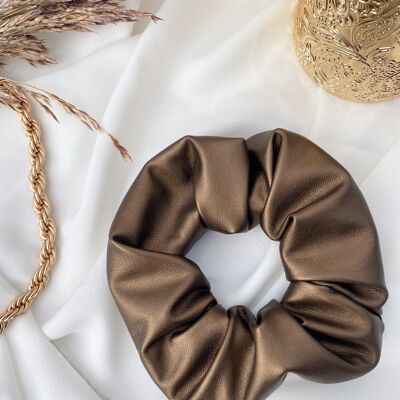 Scrunchie de piel sintética bronce