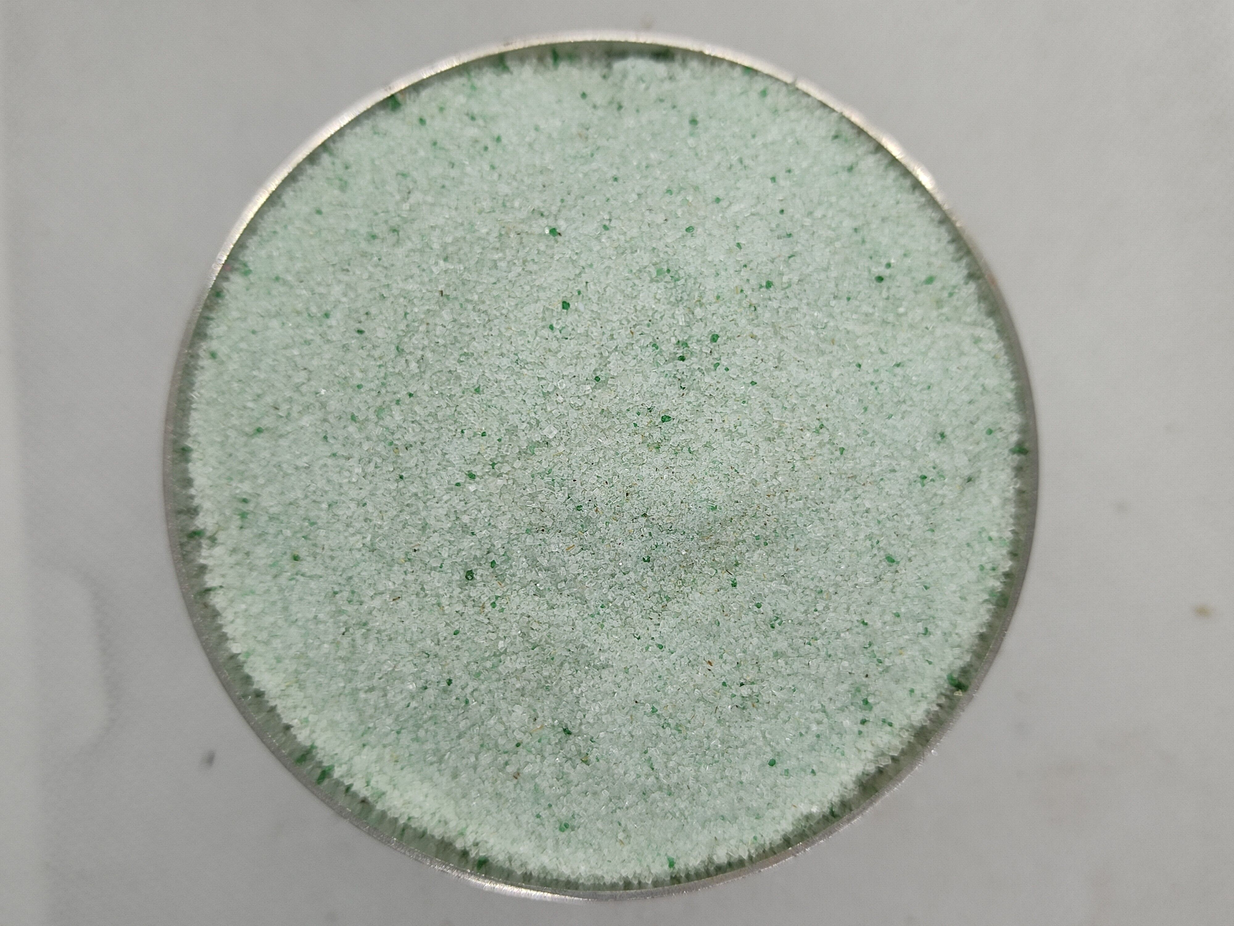 Zucchero viola con petali di rosa