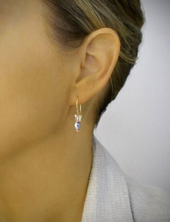 Boucles d'oreilles perle d'eau douce bleu clair et papillon 1