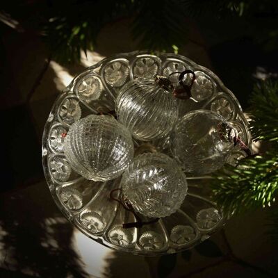Set of 4 transparent glass Christmas balls with velvet link