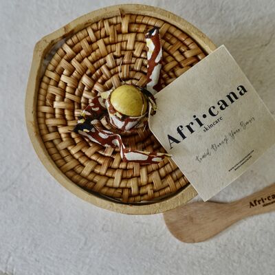 Unraffinierte Sheabutter aus Ghana in Kalebasse mit Zuckerrohrhülle