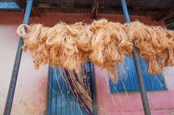 KUNDI : Panier à linge tissé en blocs de couleur naturel et noir 6