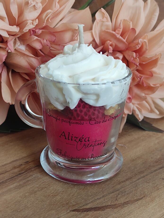 80 g Erdbeerbecherkerze