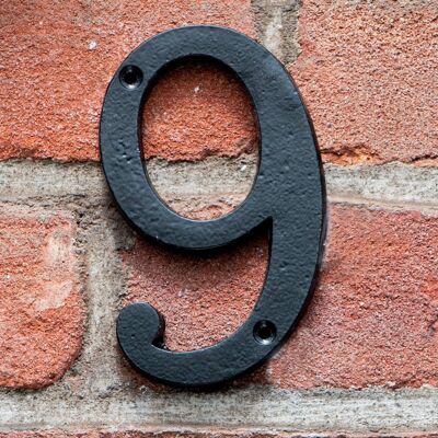 Stilvolle Hausnummer "9" aus schwarz lackiertem Eisen Zeiloses Design
