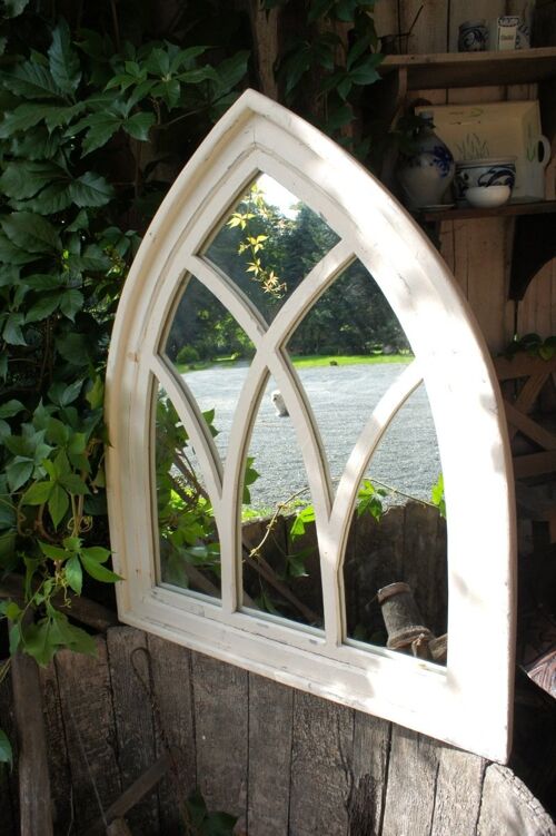 Spiegel, Spiegelfenster mit gothischem Holzrahmen​ in antik Weiß, Wandspiegel