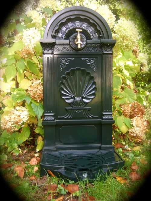 Wasserzapfsäule, Stehbrunnen, Gartenbrunnen, Brunnen, Zapfstelle mit Hahn