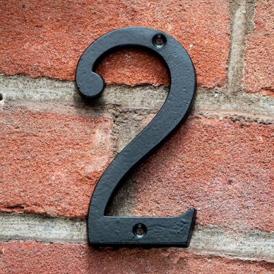 Stilvolle Hausnummer "2" aus schwarz lackiertem Eisen Zeiloses Design