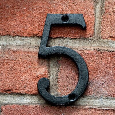 Stilvolle Hausnummer "5" aus schwarz lackiertem Eisen Zeiloses Design
