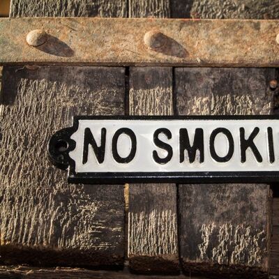 Nostalgisches Schild "No Smoking" aus Gusseisen