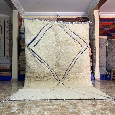 White  Moroccan rug - W8