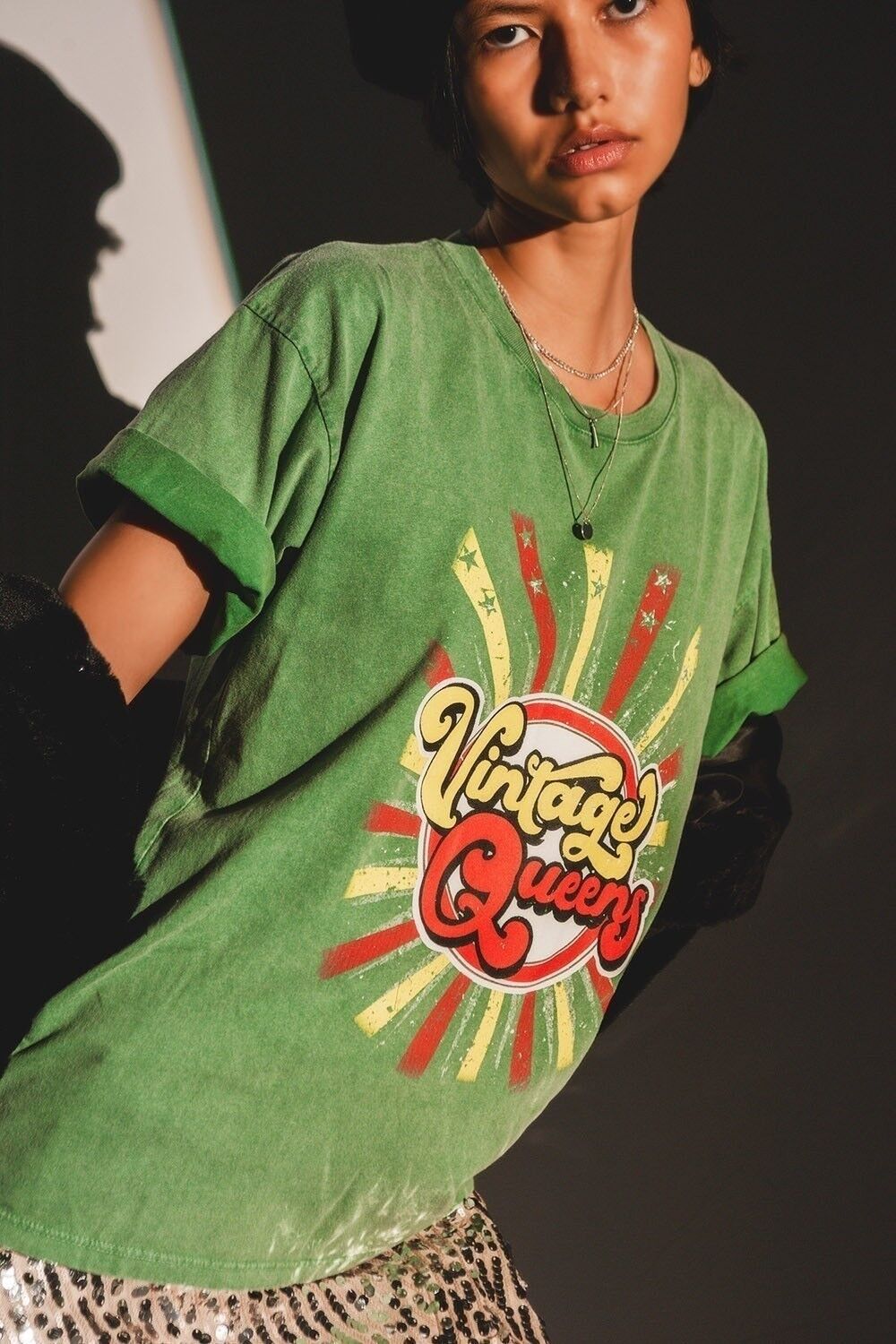 Maglietta rilassata con stampa grafica verde Vintage Queens